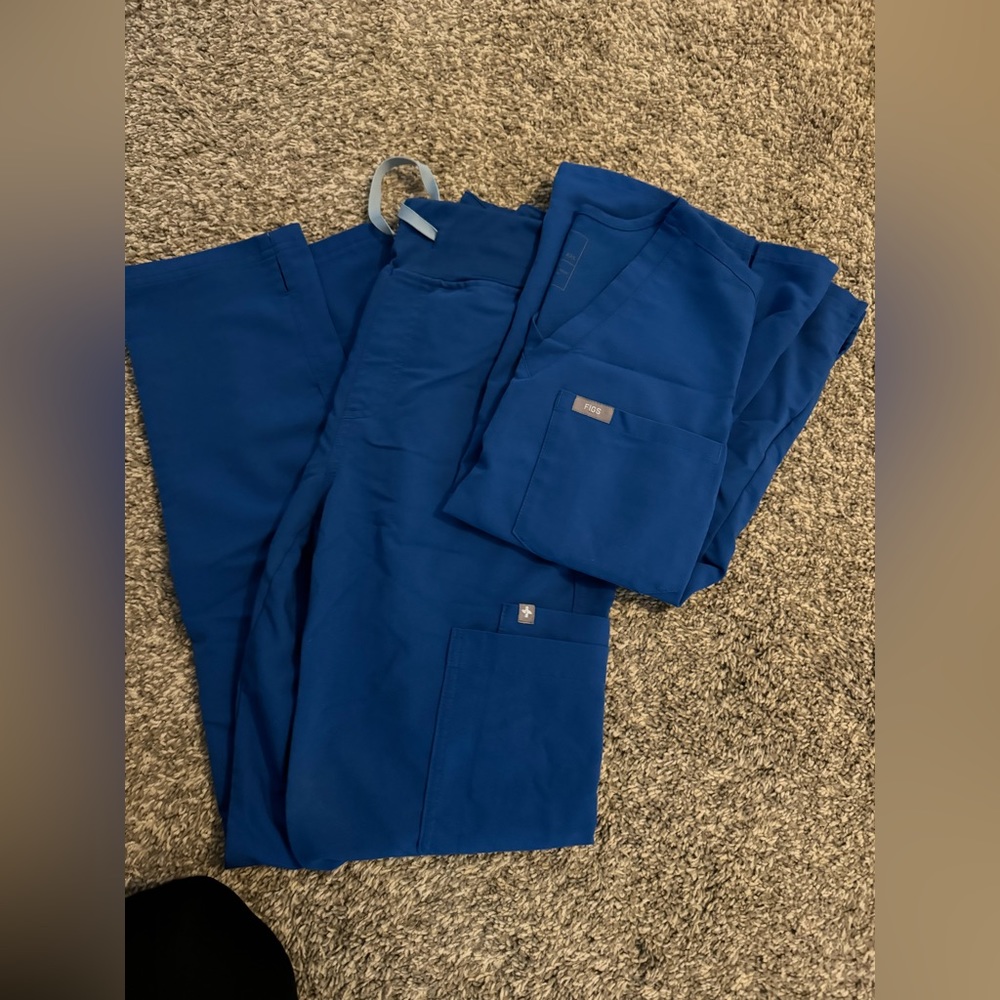 XXS figs skinny yola scrub pants and XXS one pocket top